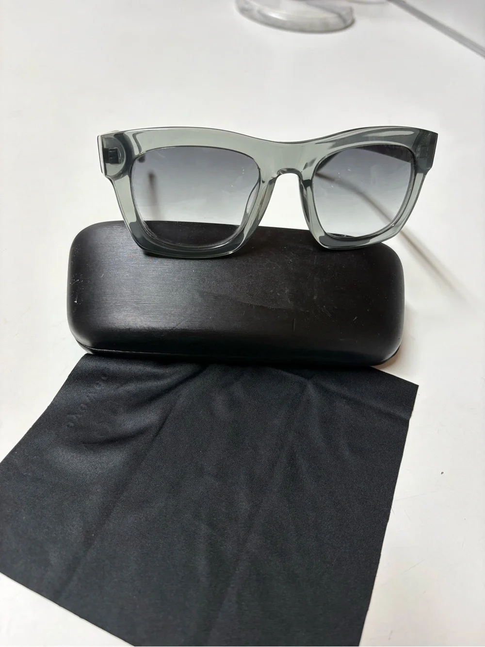 New Dragon 140  Waverly LL Women's Sunglasses - Grey Crystal/LL Smoke Gradient
